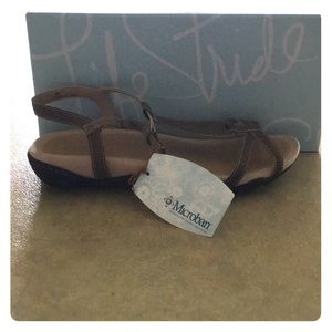 Life Stride sandals
